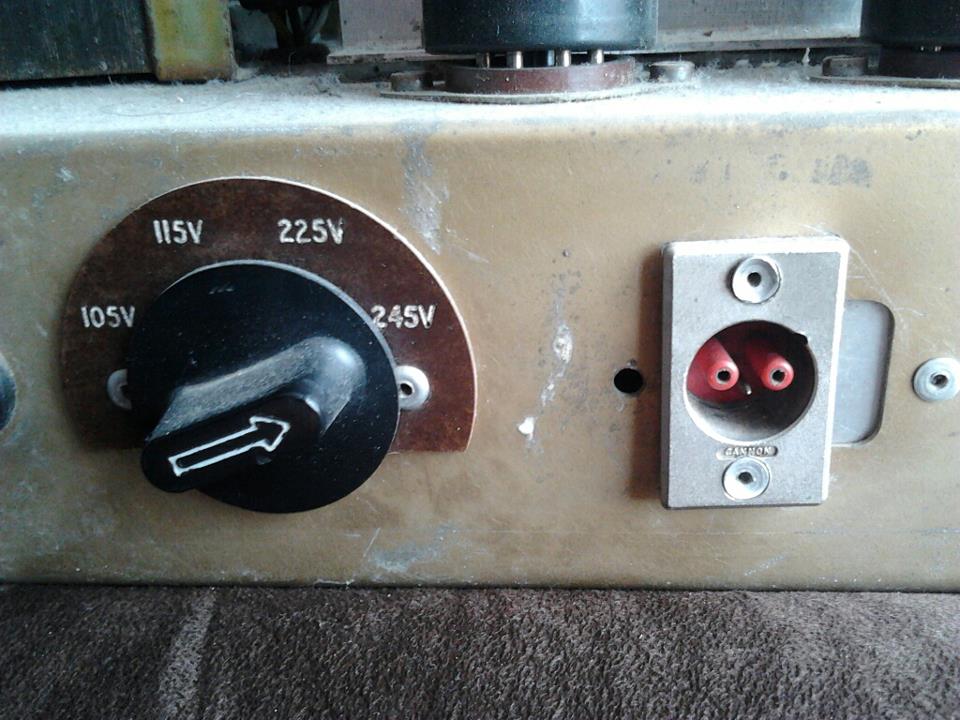 hiwatt power plug.jpg